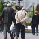 „Oni nas gledaju kao budžetski trošak“: Vučić obećava penzije od 750 evra, a teško će ispuniti i prethodno obećanje